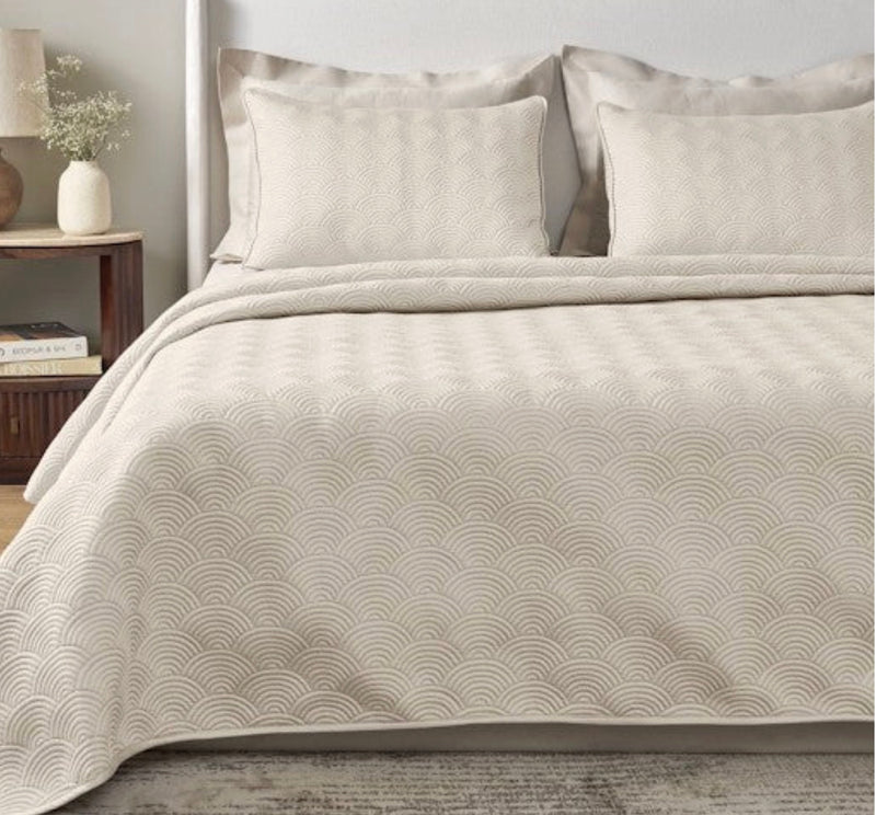 Scallops Coverlet Set