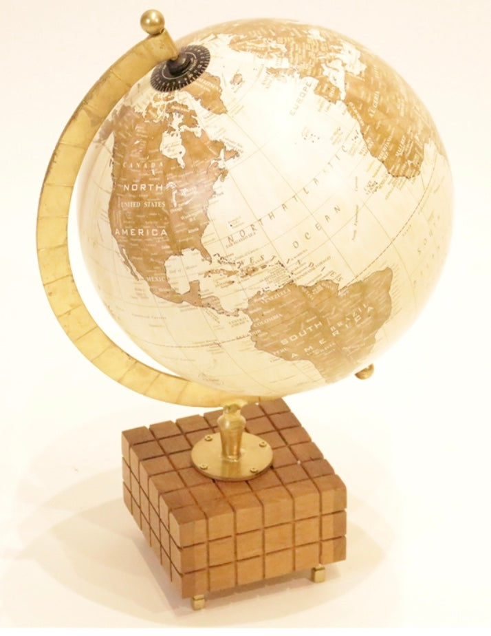 Mendellyn Globe